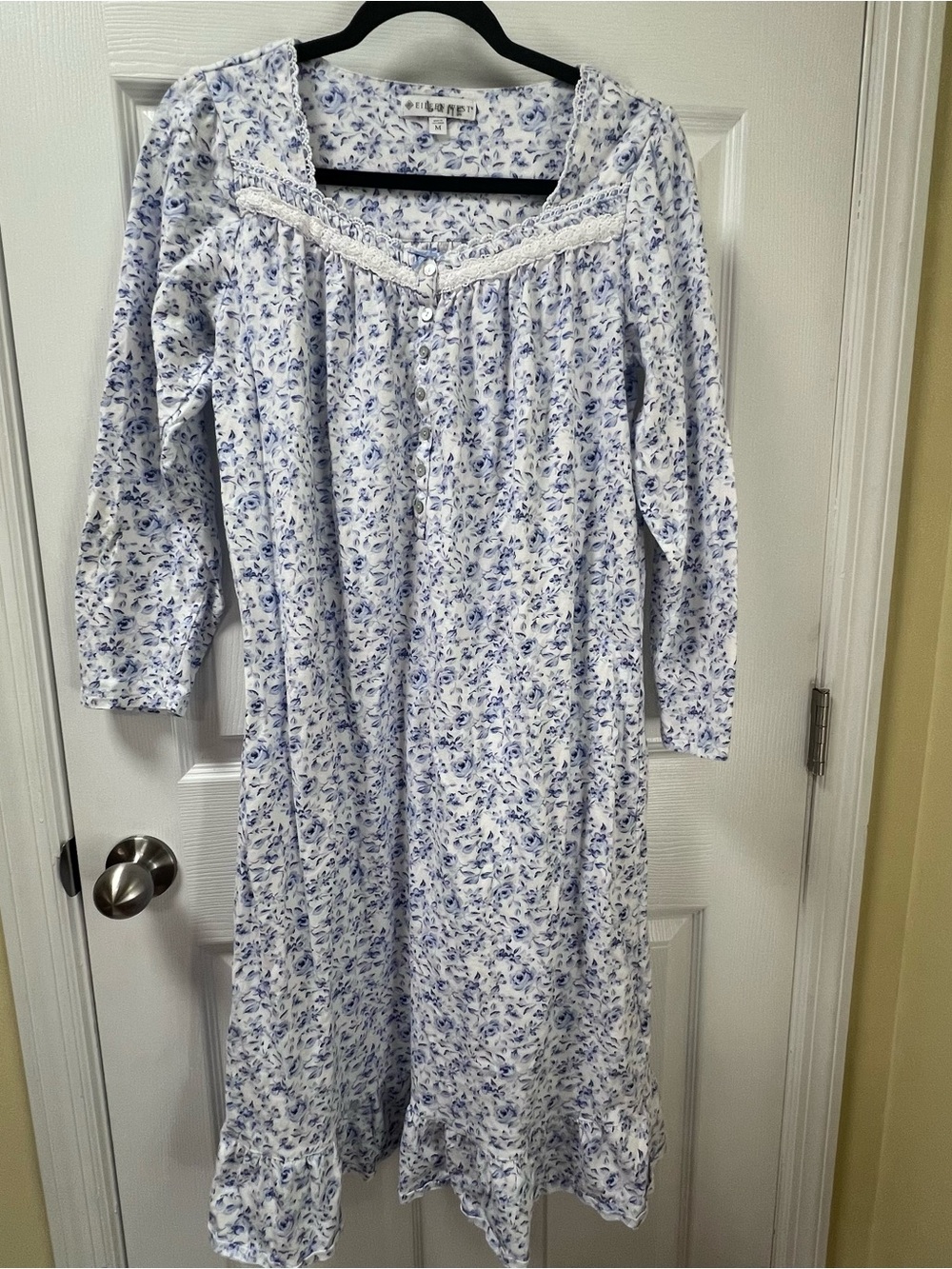 Eileen West Women's Nightgown Blue Floral On White Size Medium Soft Cotton